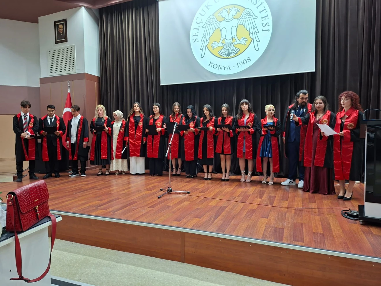 Selçuk Üniversitesi Rus Dili ve Edebiyatı Bölümünde Mezuniyet Coşkusu